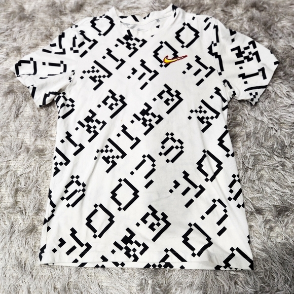 Nike Mens Graphic T-Shirt - Picture 1 of 3